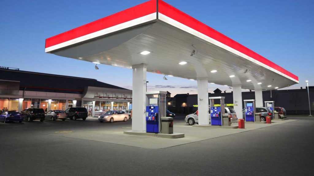 Distancia Segura Gasolinera cerca de Escuelas