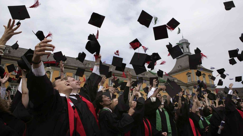 Edad Promedio de Graduación Universitaria en EE.UU.