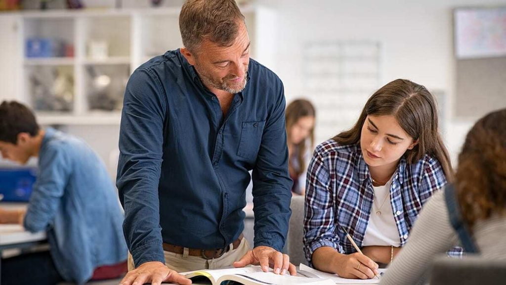 Cómo Enamorar a un Profesor: Guía de Seducción
