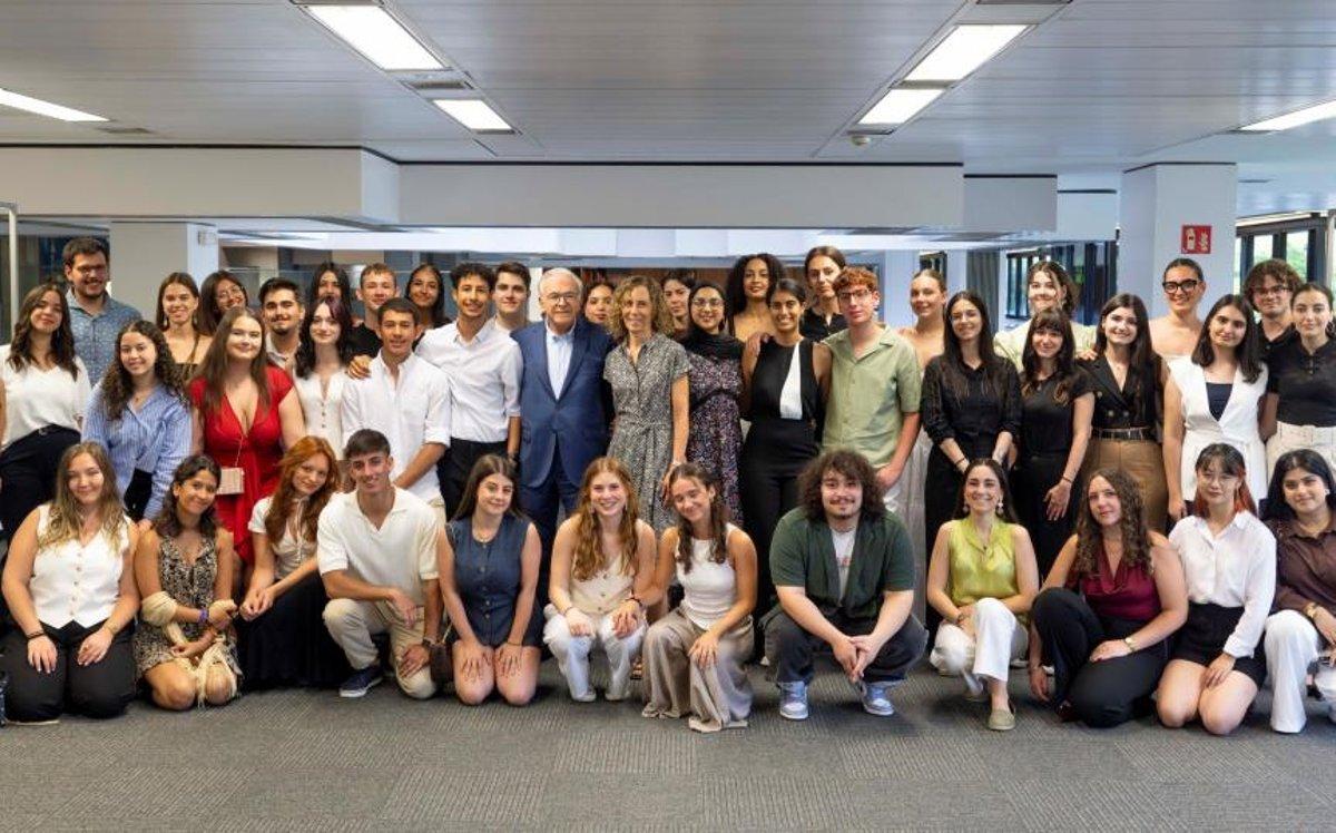 Jóvenes con Becas Fundación la Caixa en universidad