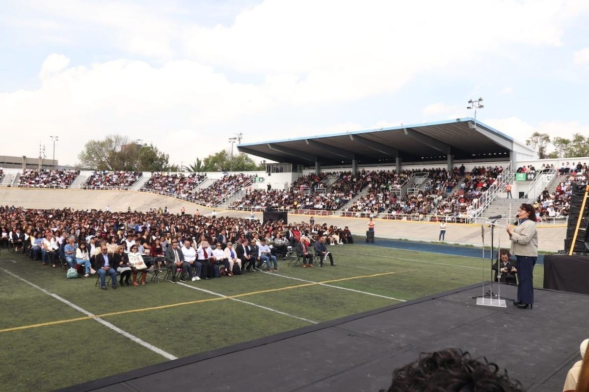 egresados de la Universidad Nacional Rosario Castellanos