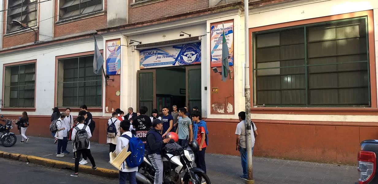 Frente principal Escuela de Educación Técnica N°7 San Justo