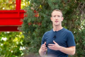 Facebook disputa accionistas