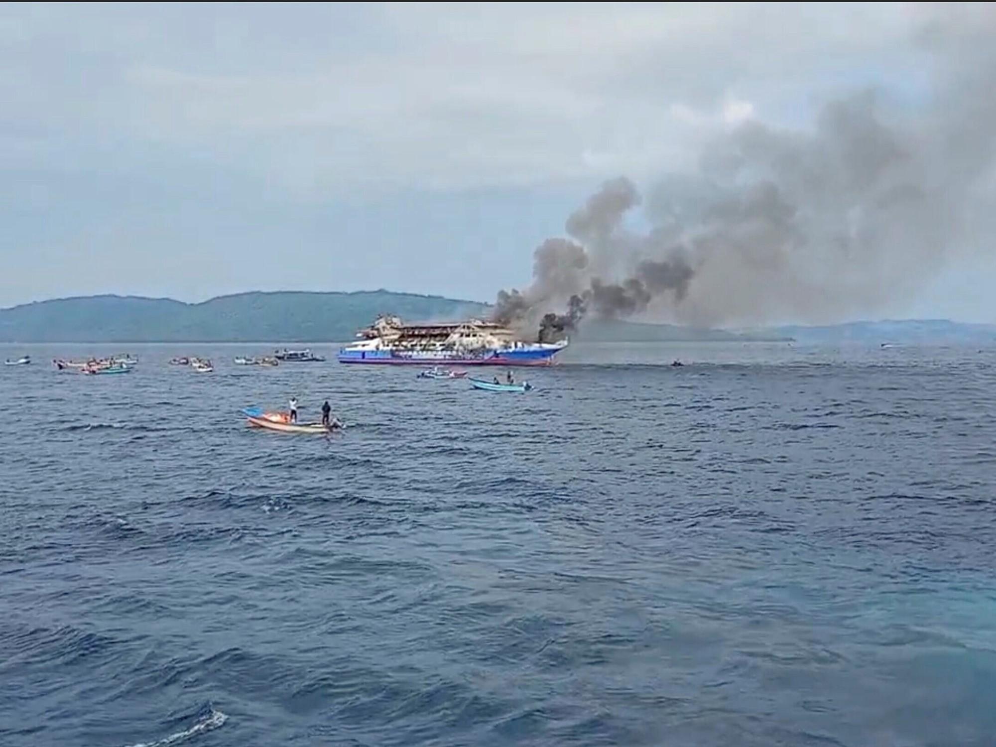Incendio en ferry en Indonesia
