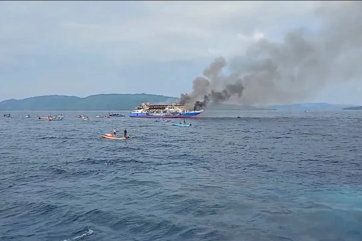 Rescate tras incendio ferry Indonesia