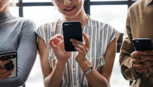 Jóvenes conectados a internet en España