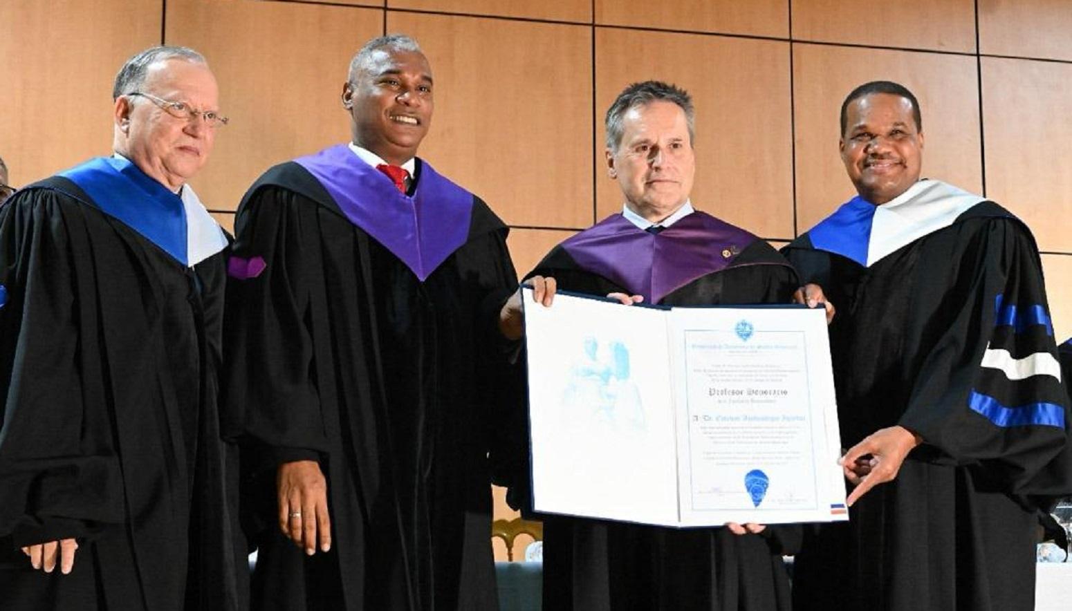 Profesor Honorario Universidad Autónoma de Santo Domingo