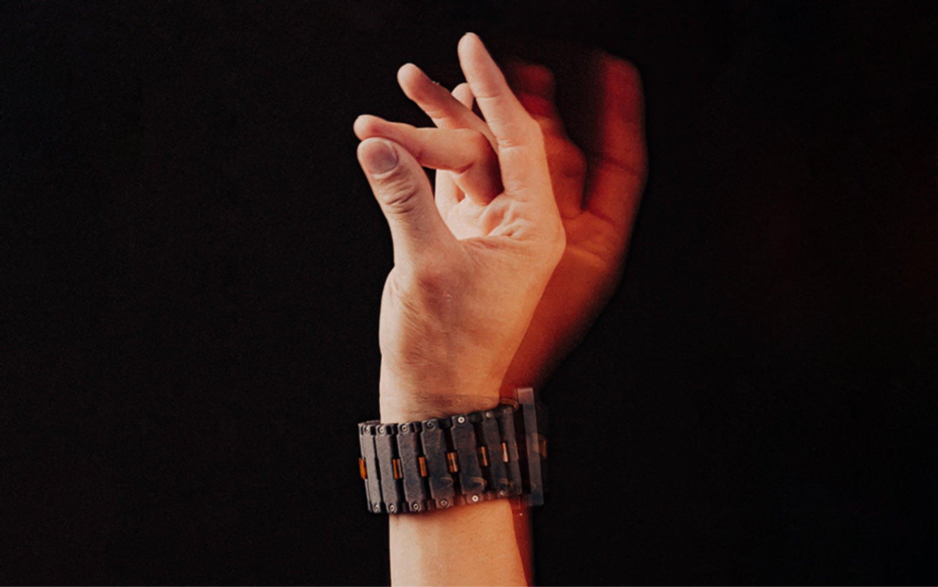 Pulsera tecnológica para control mental