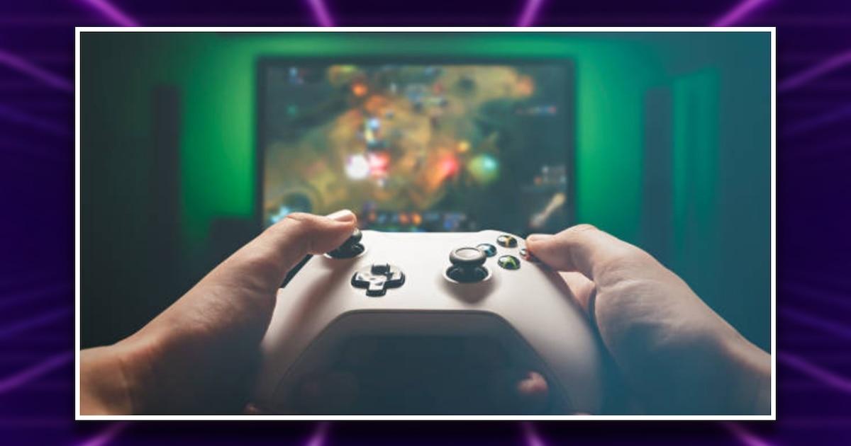 Personas mayores disfrutando videojuegos