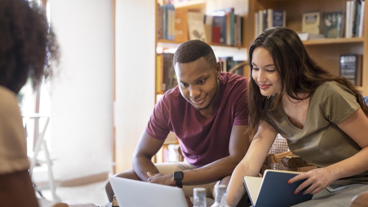 Becas de inteligencia artificial para jóvenes