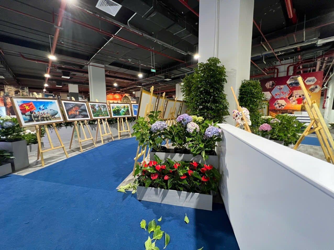 Exposición Feliz Vietnam en el Centro Nacional de Exposiciones