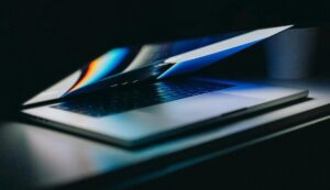 MacBook Pro con pantalla OLED