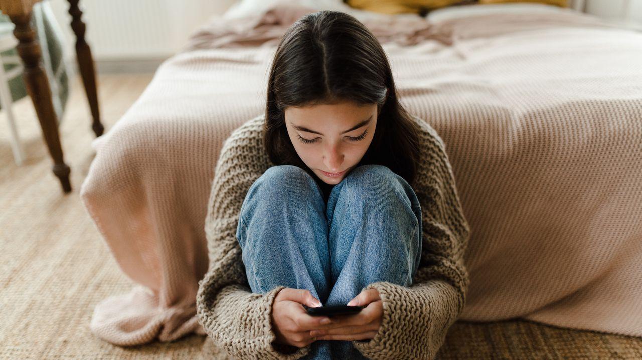 Medidas para restringir redes sociales a menores