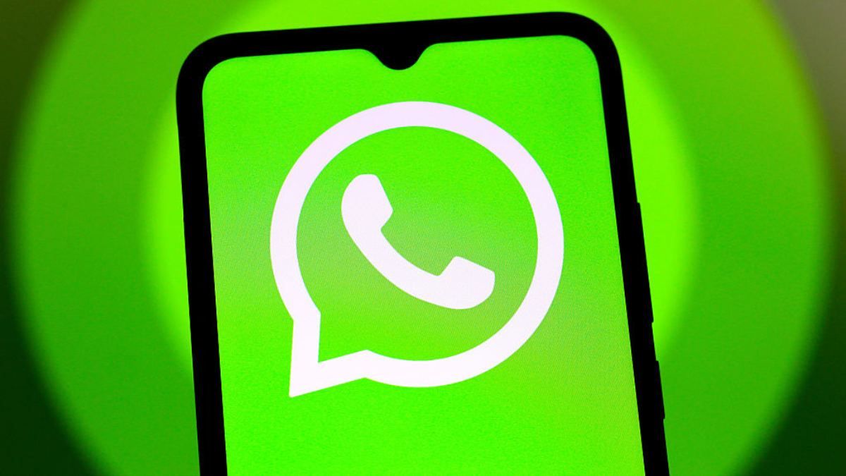 Pantalla de WhatsApp con modo contestador