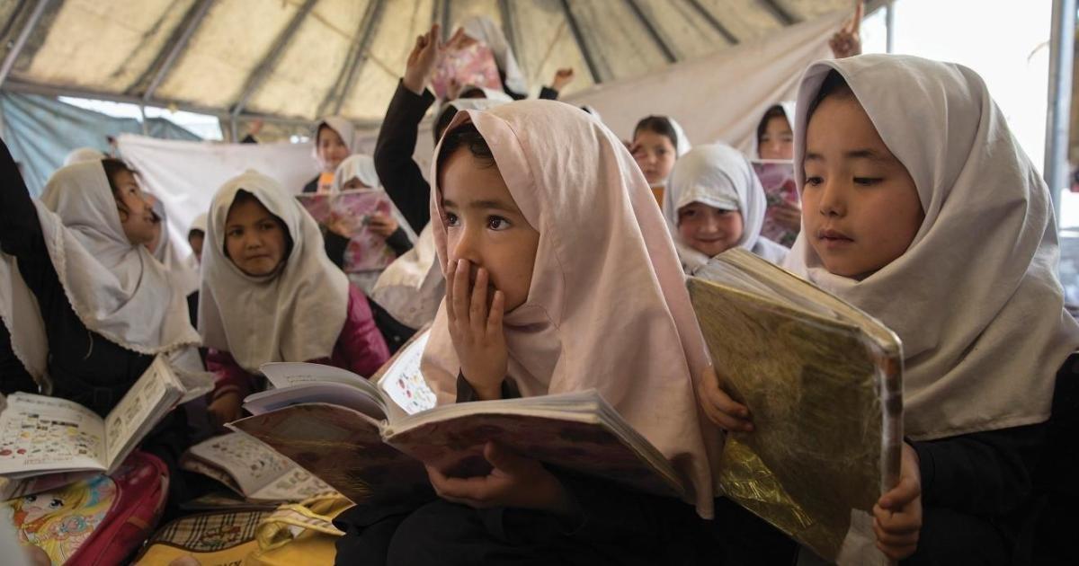 Jóvenes afganas y educación