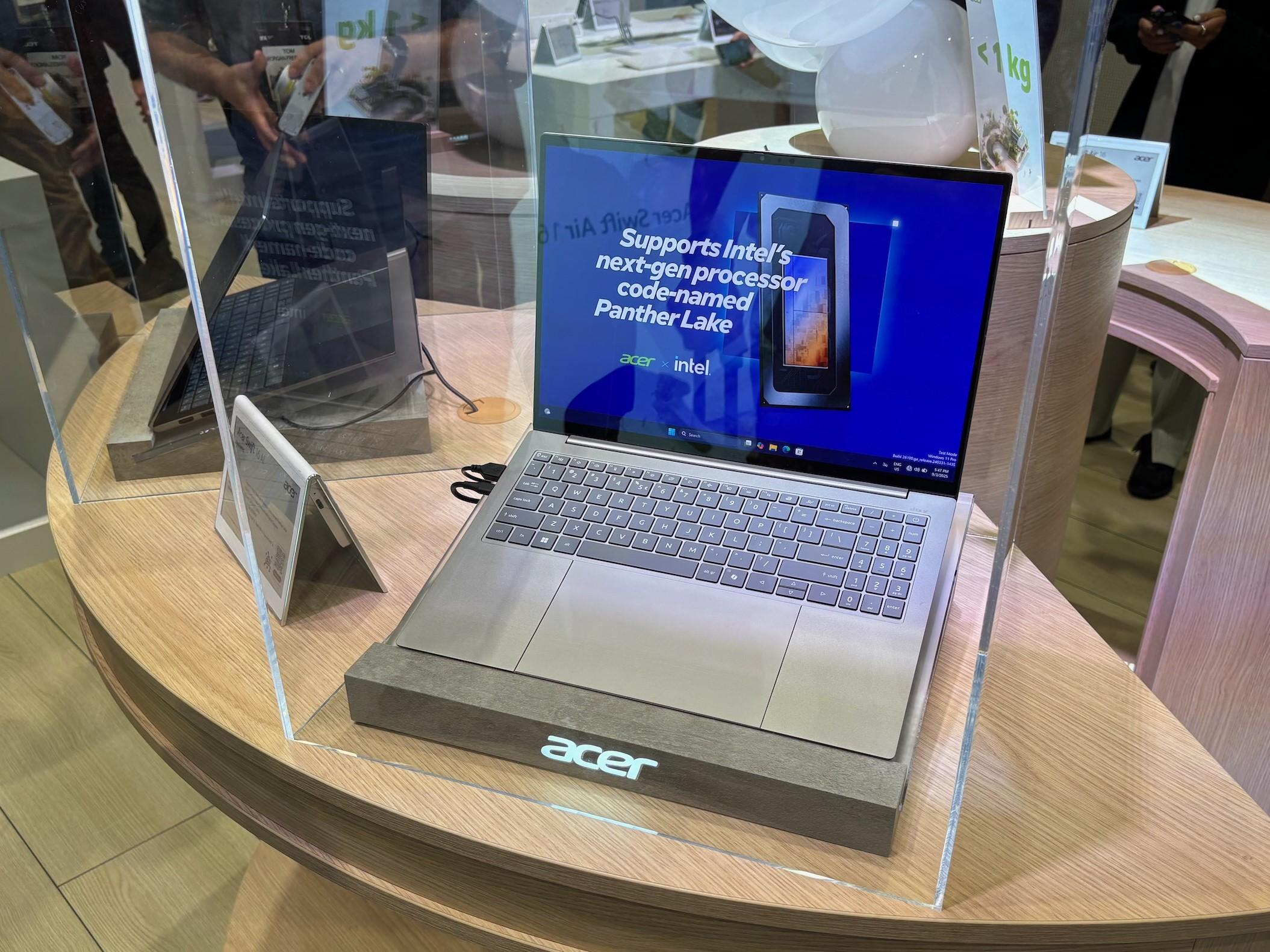 Portátil Acer Swift 16 AI con touchpad háptico