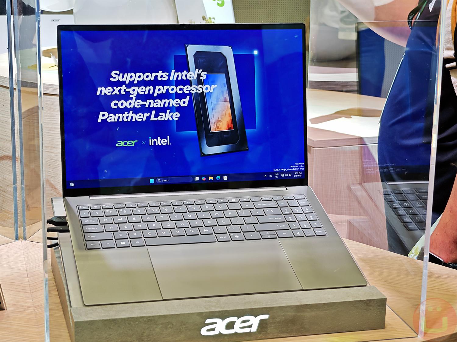 Touchpad háptico de gran tamaño en portátil