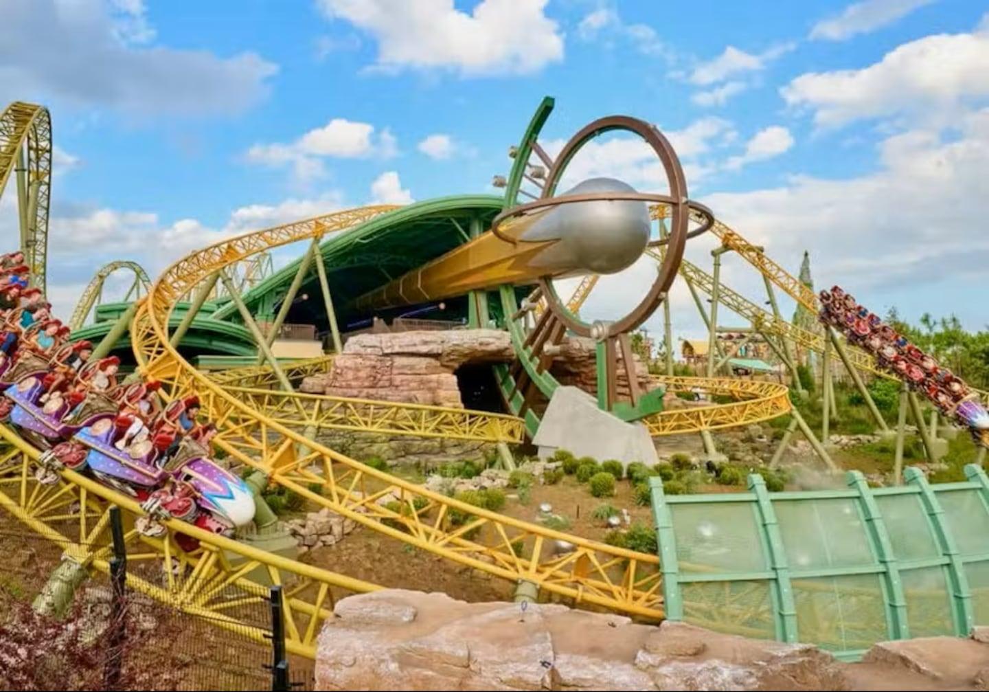 Detalle de vagones de montaña rusa