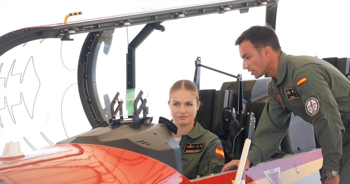 Cabina y simuladores del PC-21