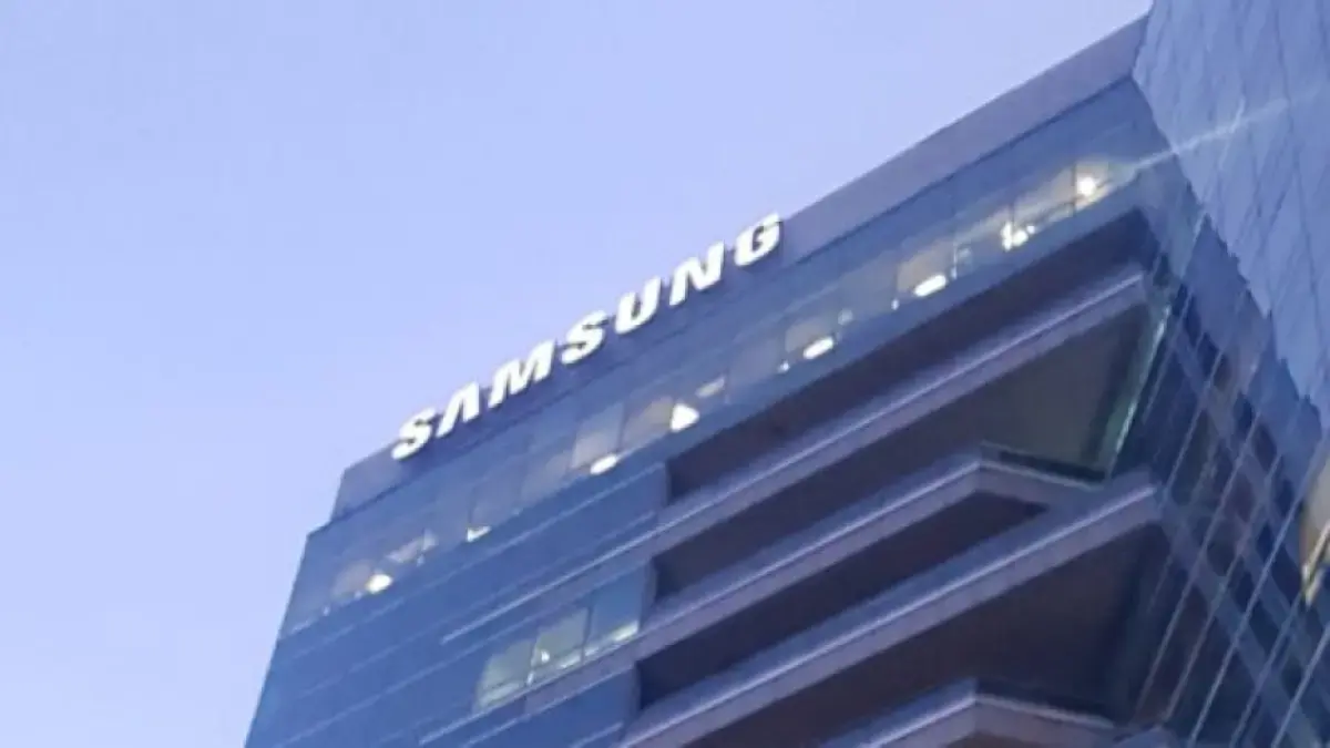 Televisor Samsung mostrando Google Fotos con IA Televisor Samsung mostrando Google Fotos con IA