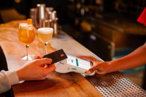 fintech automatiza cobros recurrentes