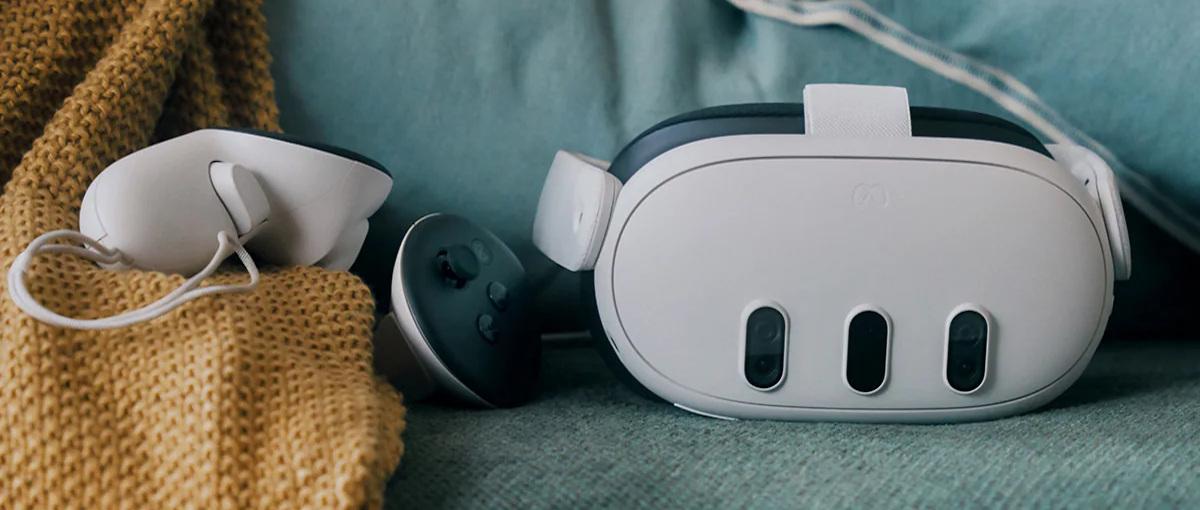 Meta Quest 3 y Quest 3S sobre una mesa