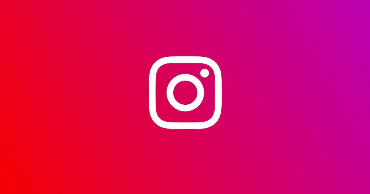 Adolescentes usando redes sociales de forma segura