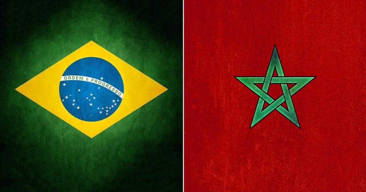 Jugadores de Brasil y Marruecos en el campo