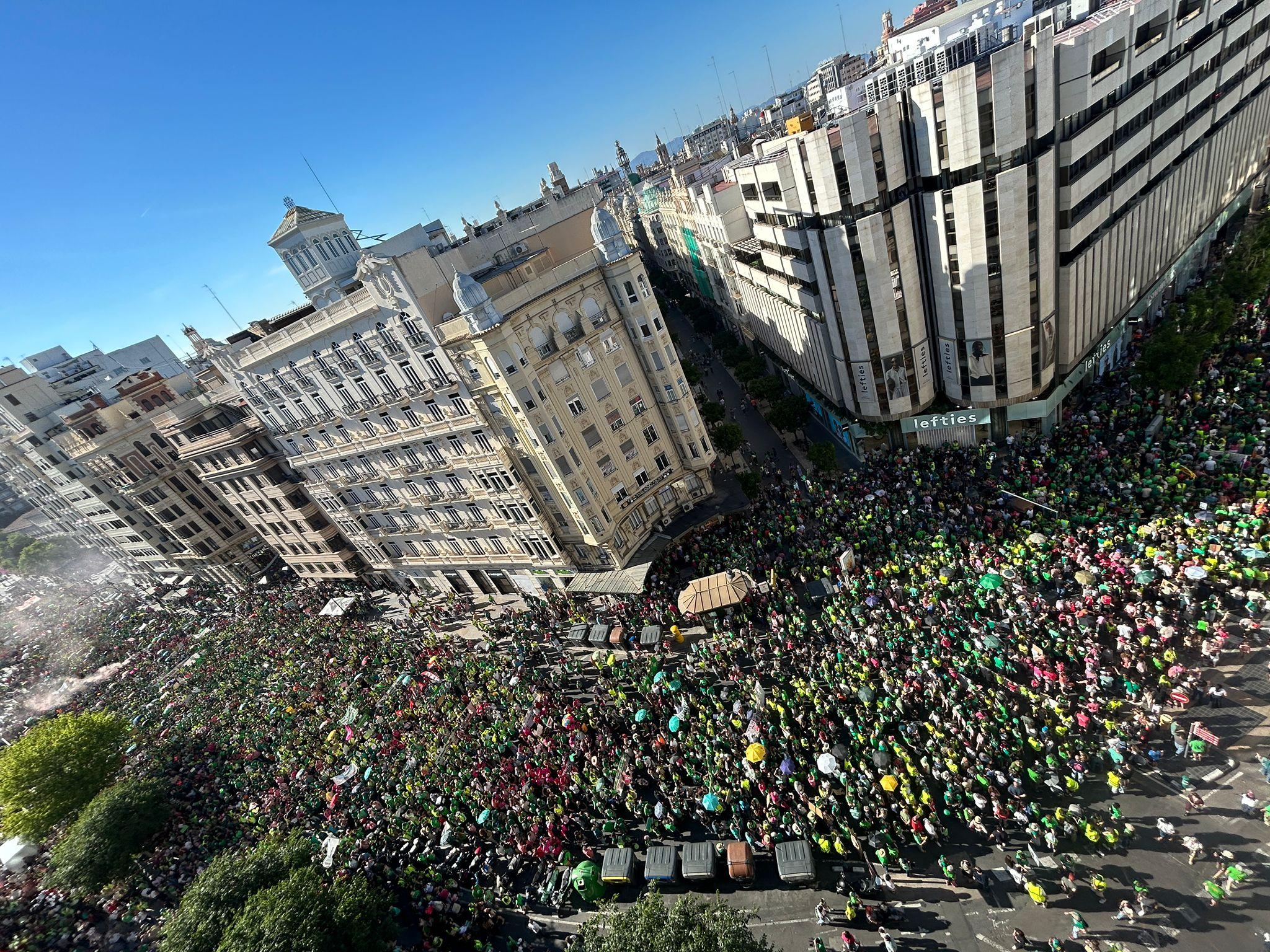 Pancartas en defensa de la escuela pública y gratuita
