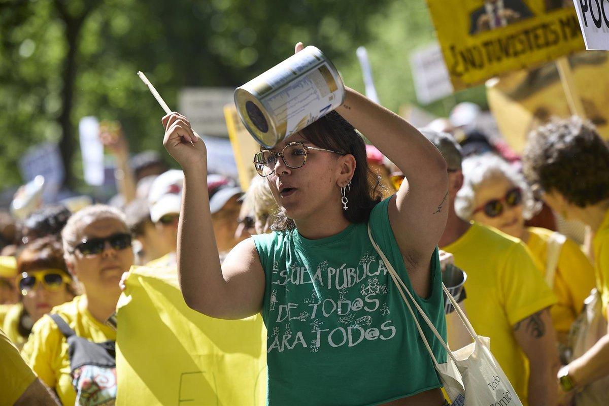 Concentración ciudadana frente a instituciones educativas