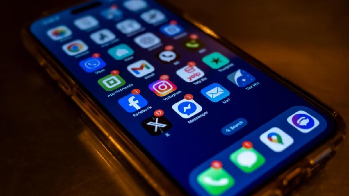 Sanciones económicas redes sociales California
