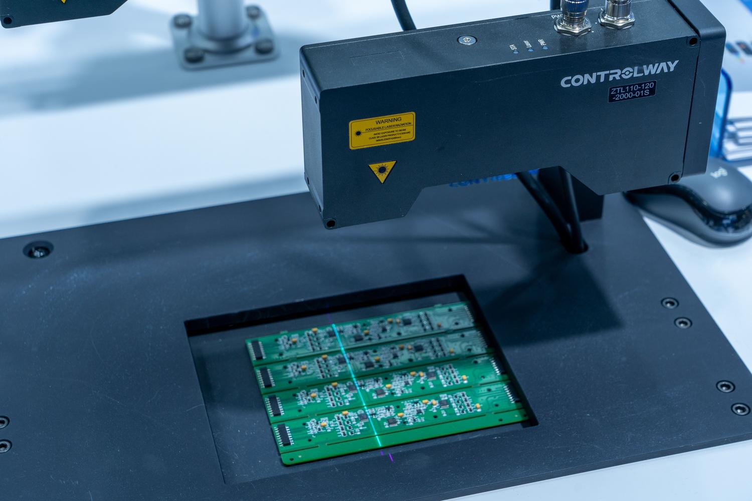 Sistema de inspección automatizada de placas de circuito impreso mediante láser para garantizar la máxima precisión.