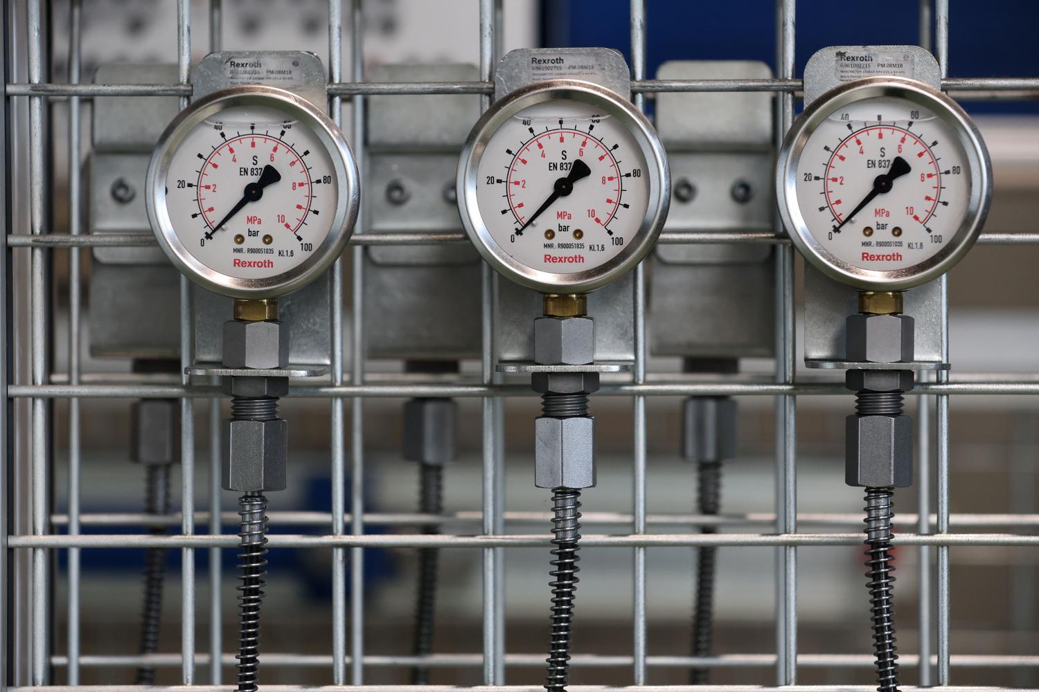 Manómetros industriales de alta precisión para el control de presión y seguridad en plantas de producción.