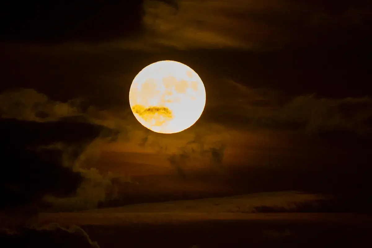 Luna del Cazador Luna del Cazador en el cielo nocturno
